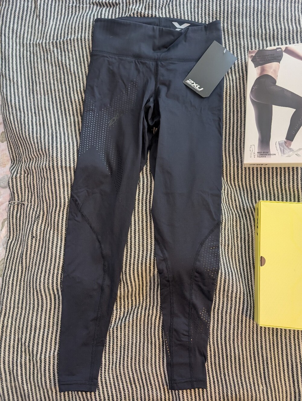2XU Mid-Rise Compression Tights S Yoga Pants NIB Small Black PWX Fabric New - Picture 2 of 9